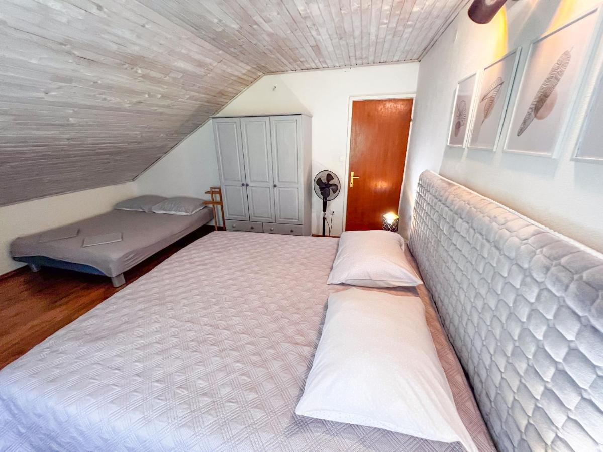 Apartment Cesare 3 Zastražišće Εξωτερικό φωτογραφία