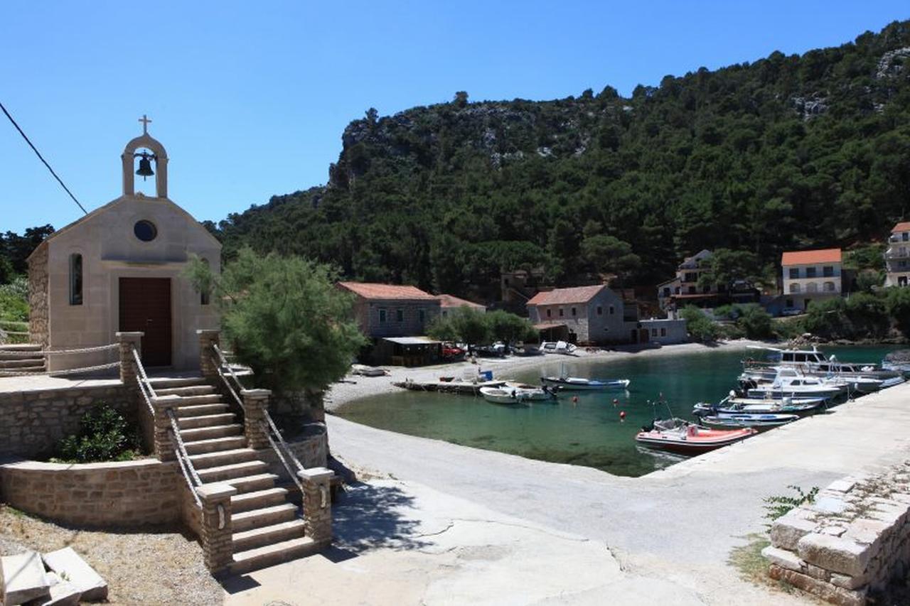 Apartment Cesare 3 Zastražišće Εξωτερικό φωτογραφία