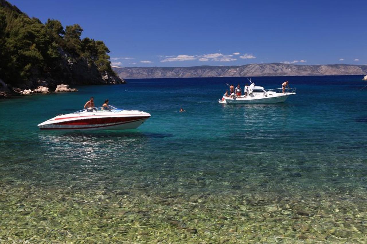 Apartment Cesare 3 Zastražišće Εξωτερικό φωτογραφία